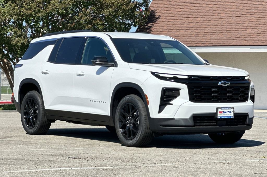 2025 Chevrolet Traverse photo 2