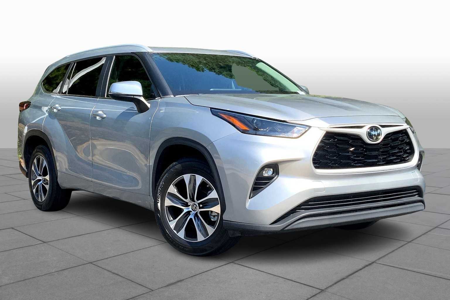 2023 Toyota Highlander XLE photo 2