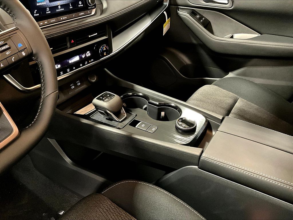 2026 Nissan Rogue SV photo 8