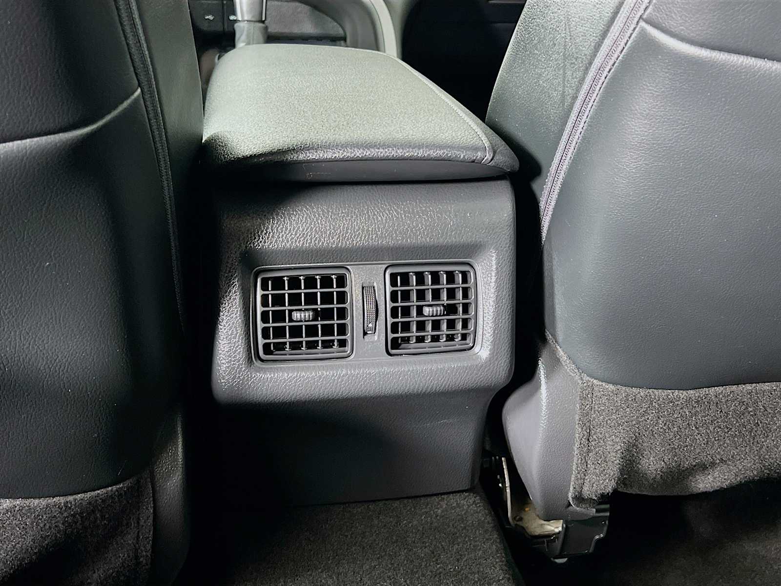 2022 Toyota Camry XLE photo 24