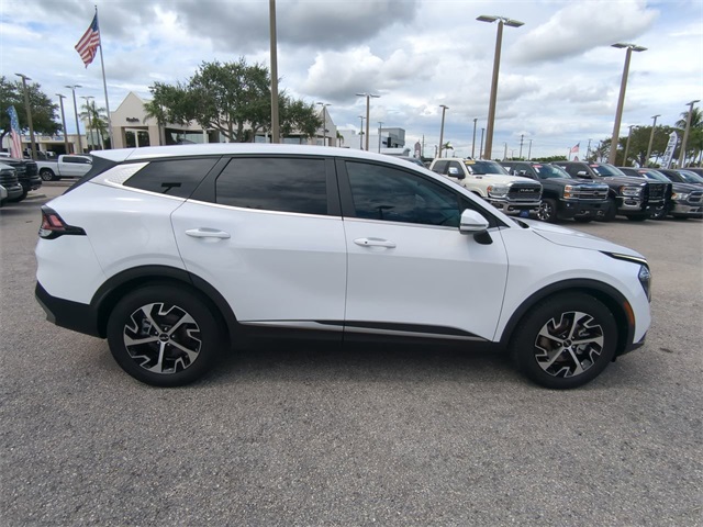 2023 Kia Sportage EX photo 3
