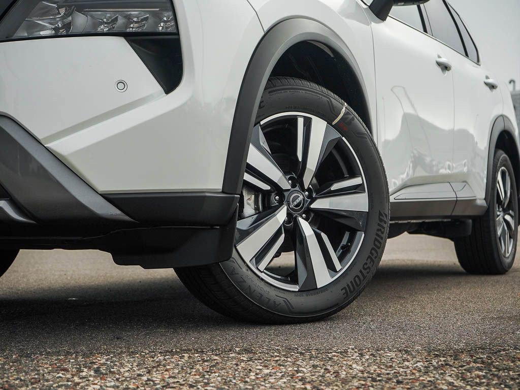 2025 Nissan Rogue SL photo 4