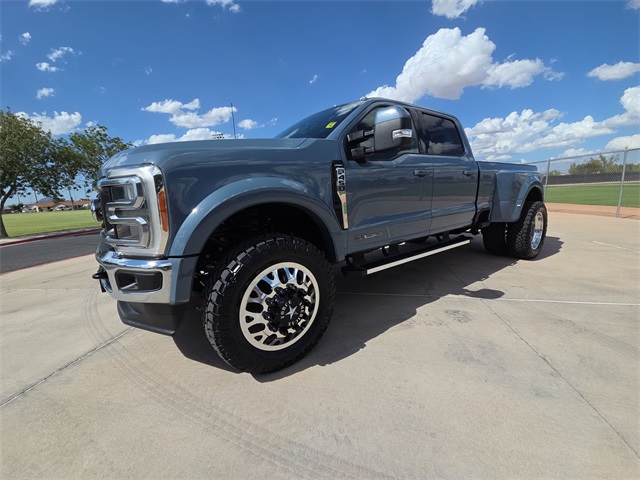 2023 Ford F-450 photo 3