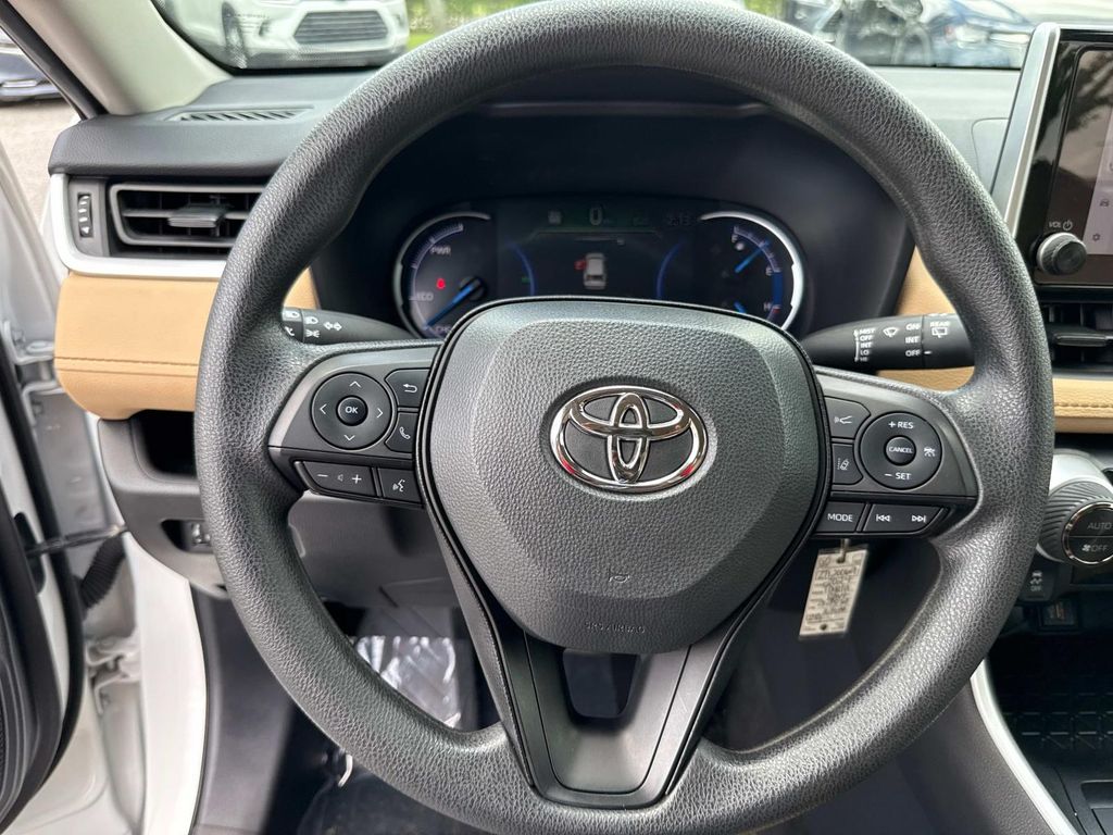 2024 Toyota RAV4 Hybrid LE photo 33