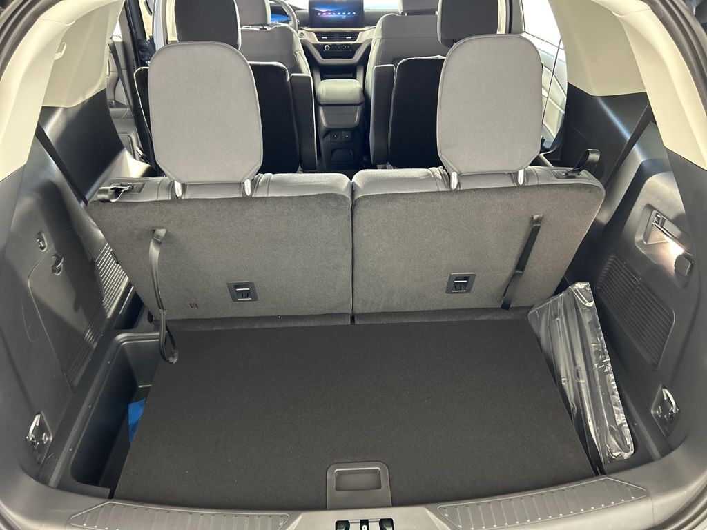 2025 Ford Explorer photo 28