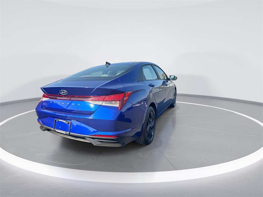 2022 Hyundai Elantra SEL photo 8