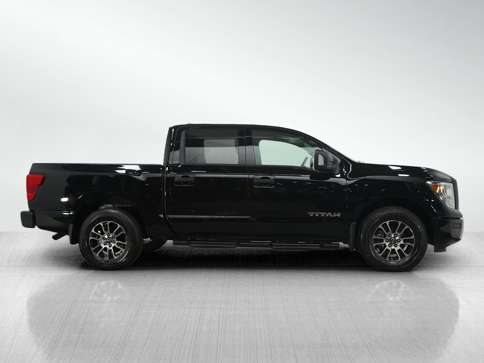 2024 Nissan Titan SV photo 4