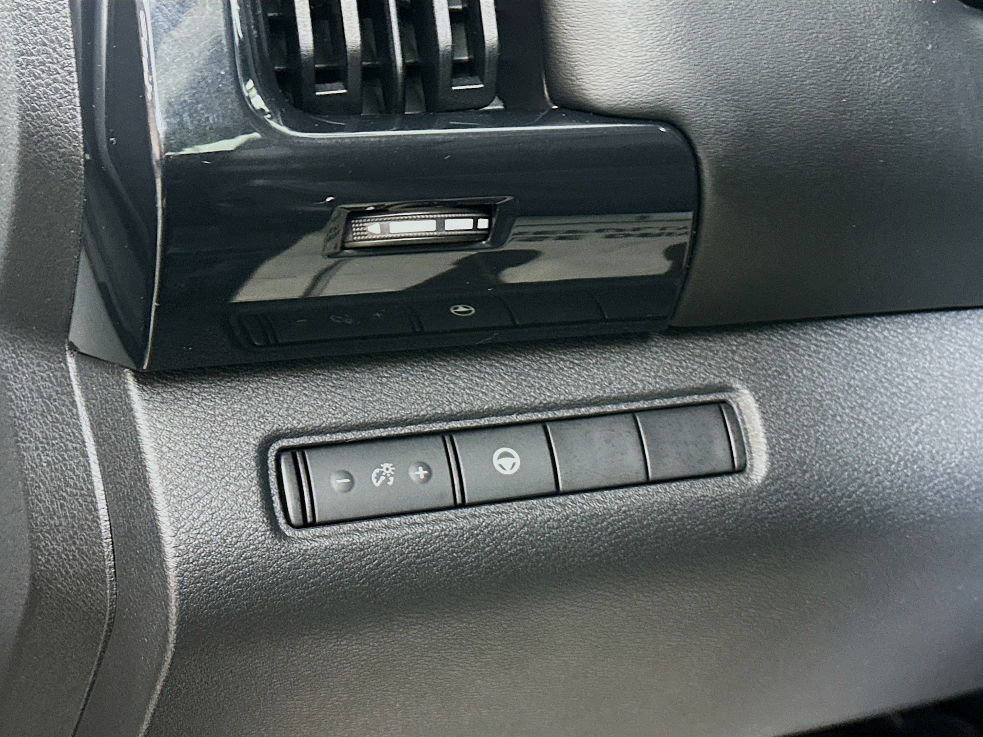 2023 Nissan Pathfinder SV photo 10