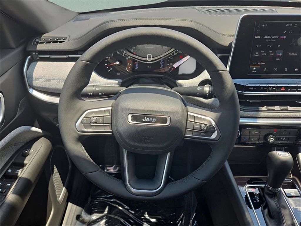 2025 Jeep Compass Latitude photo 14