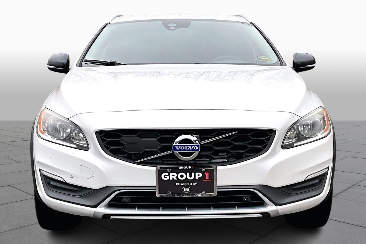 2016 Volvo V60 Cross Country T5 photo 2