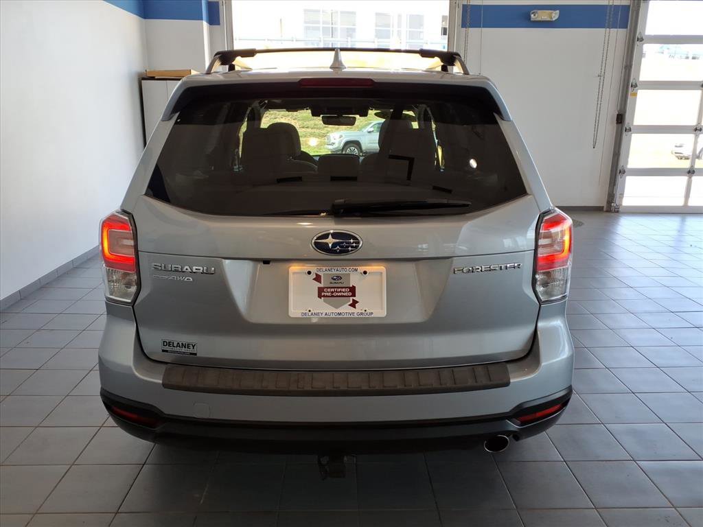 2018 Subaru Forester Premium photo 4