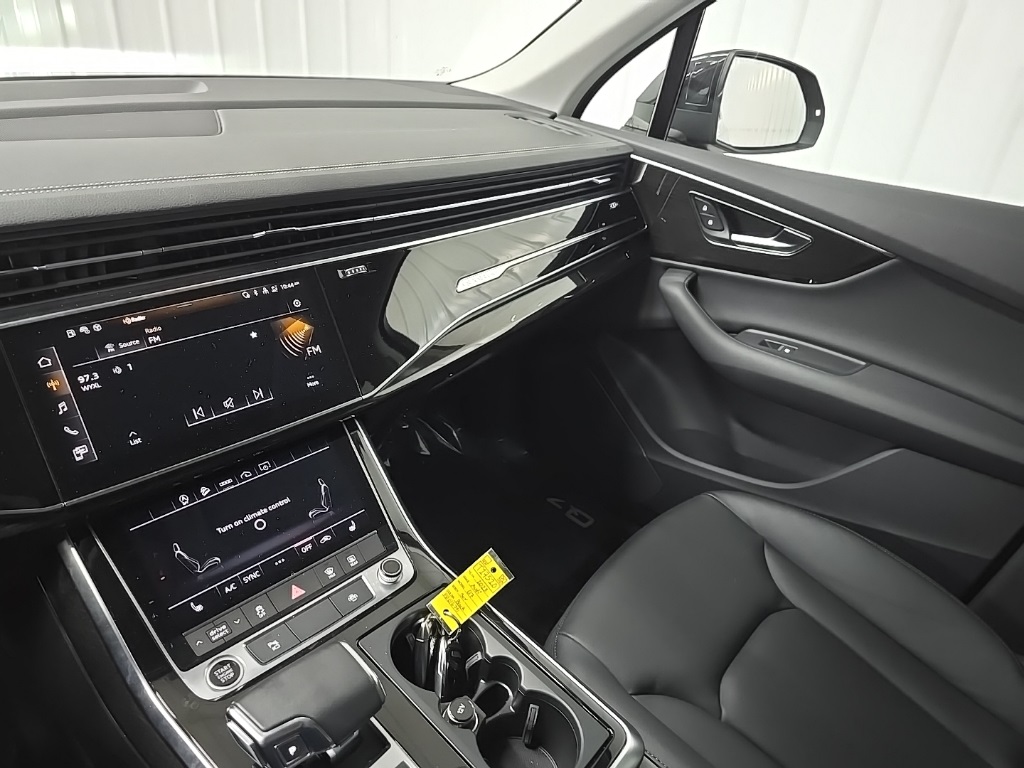 2023 Audi Q7 55 Premium photo 24