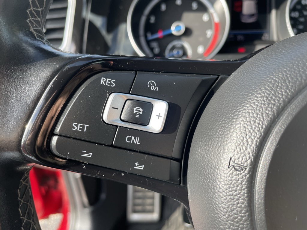 2017 Volkswagen Golf R 4Motion photo 11