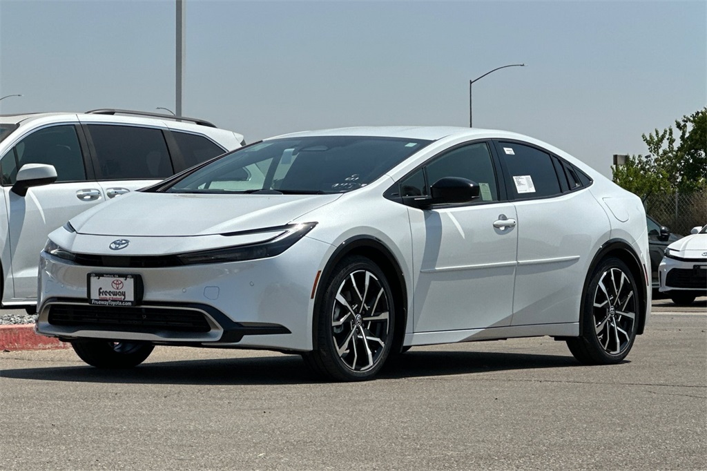 2026 Toyota Prius Plug-in Hybrid XSE photo 8
