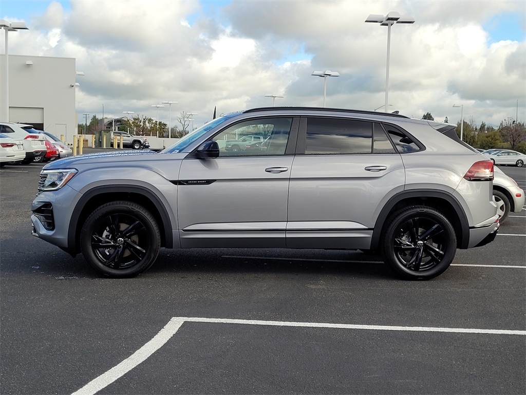 2025 Volkswagen Atlas Cross Sport SEL R-Line photo 3