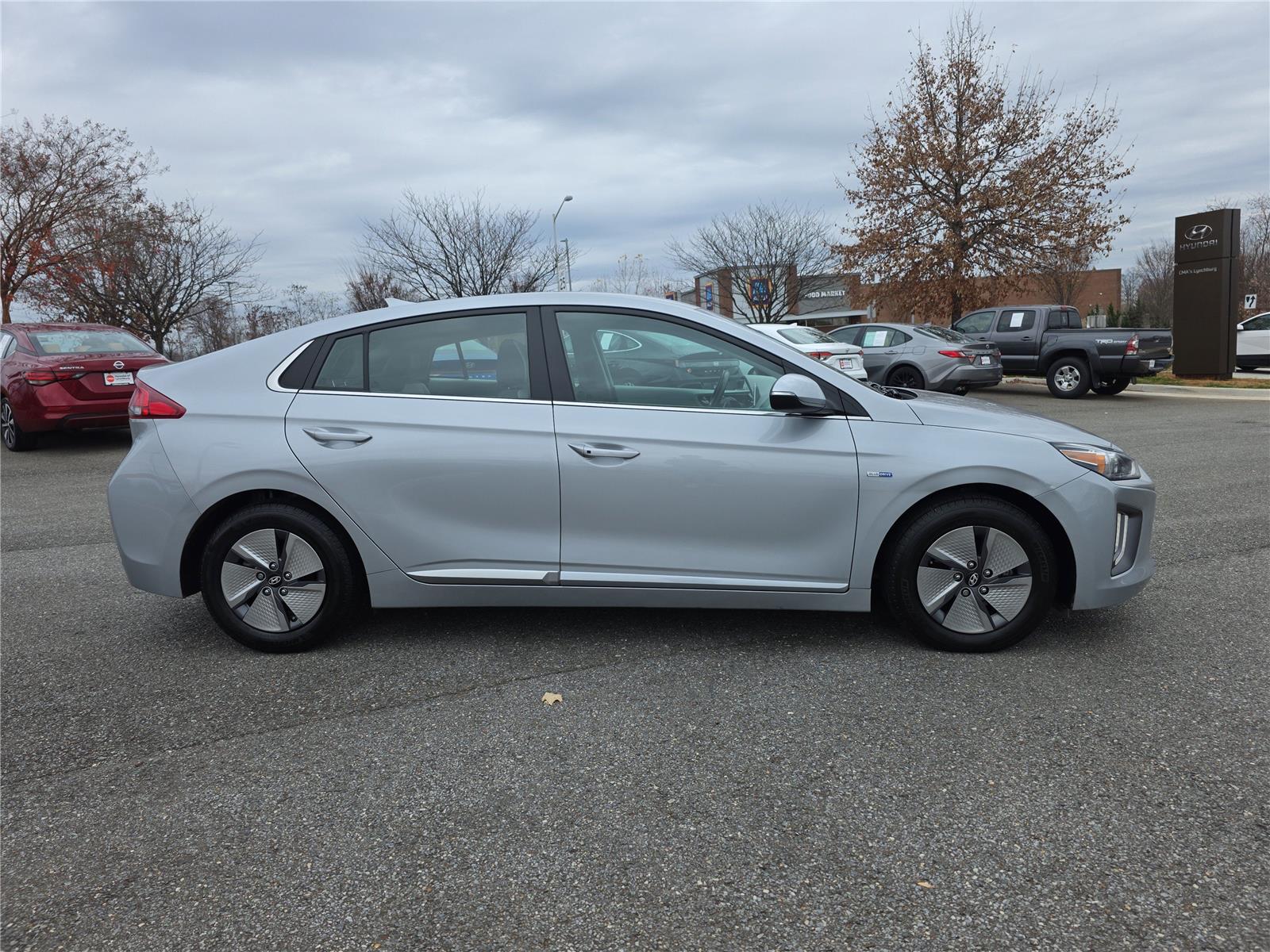 2020 Hyundai Ioniq SE photo 3