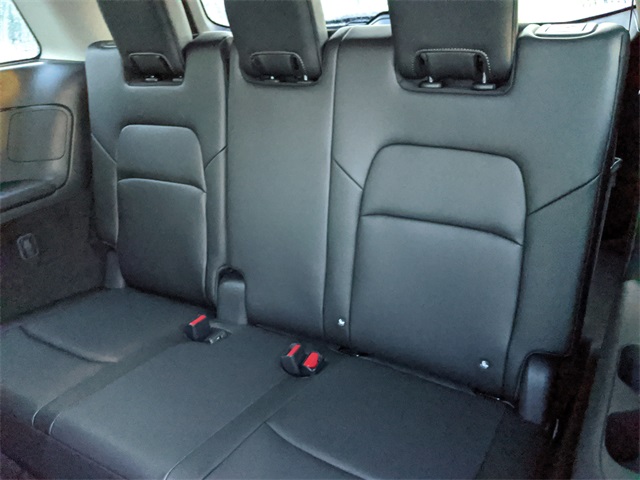 2025 Nissan Pathfinder SL photo 12