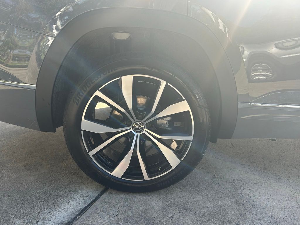 2026 Volkswagen Atlas SEL Premium R-Line photo 21