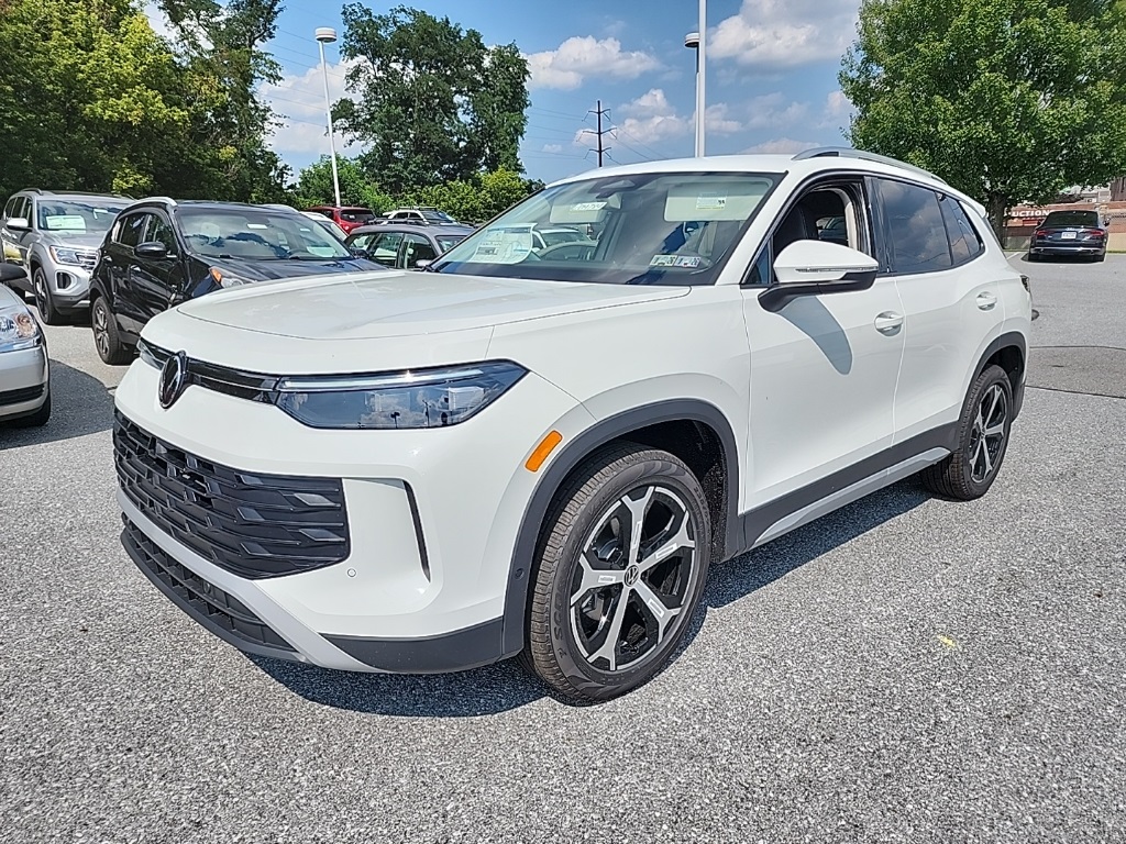 2025 Volkswagen Tiguan SE's photo