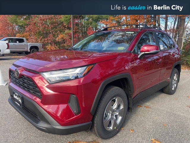 2025 Toyota RAV4 LE's photo