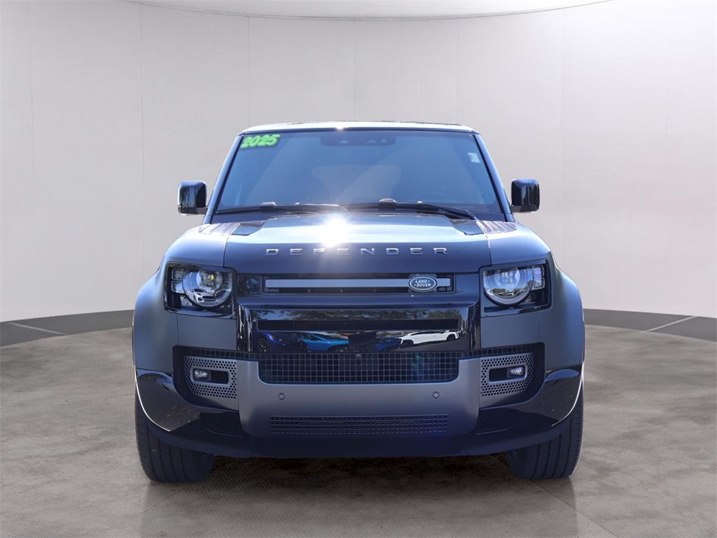 2025 Land Rover Defender 130 V8 photo 2