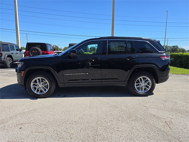 2025 Jeep Grand Cherokee Laredo X photo 2