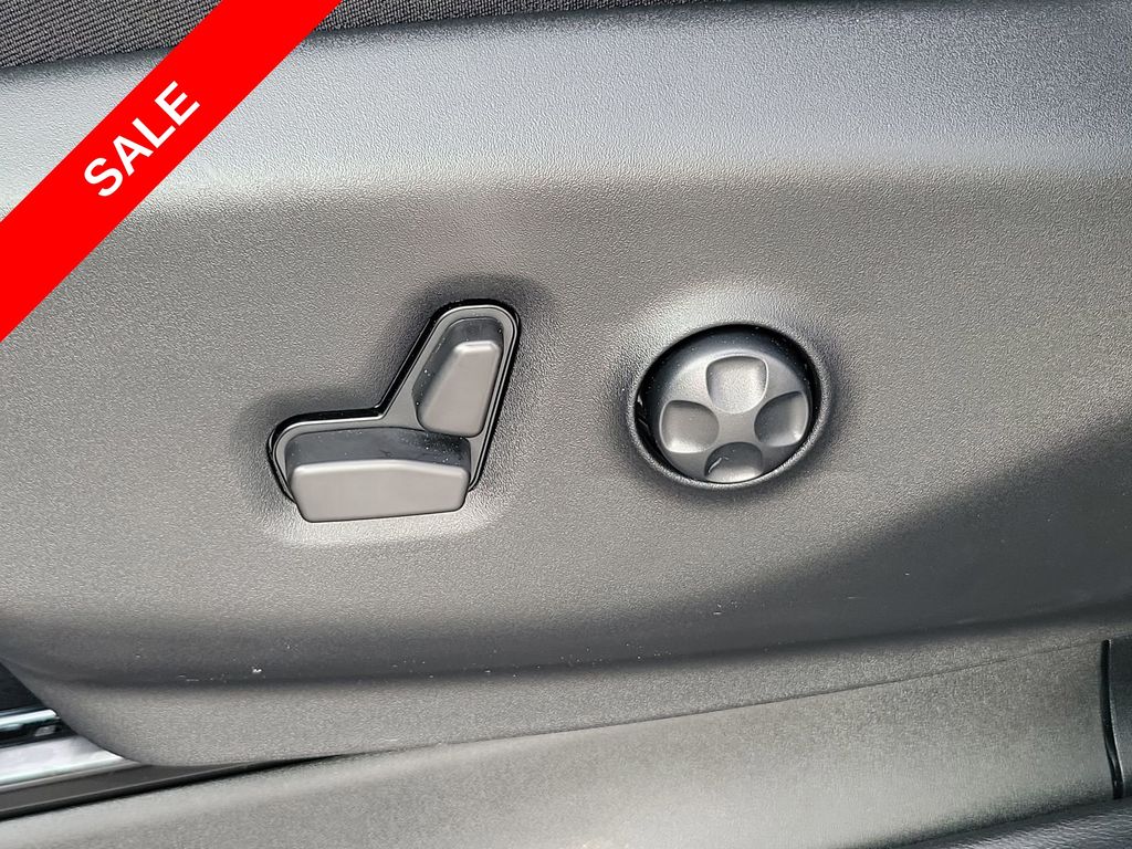 2025 Chrysler Pacifica photo 28