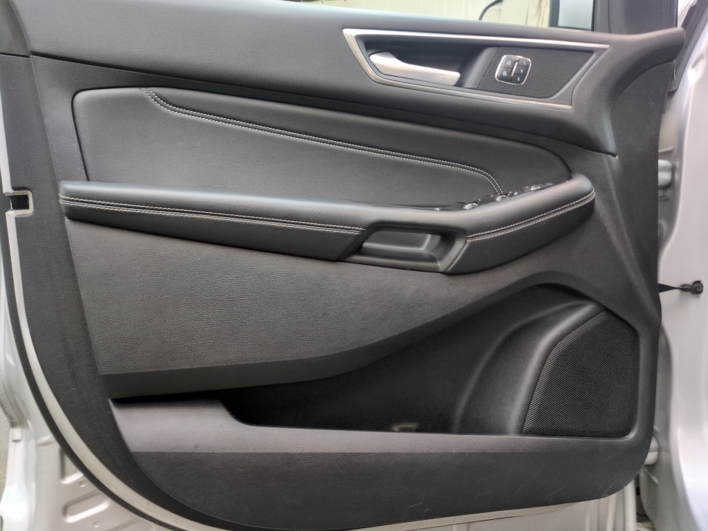 2018 Ford Edge Titanium photo 16