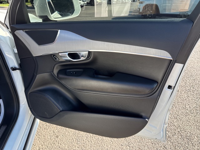 2022 Volvo XC90 T5 Momentum photo 26