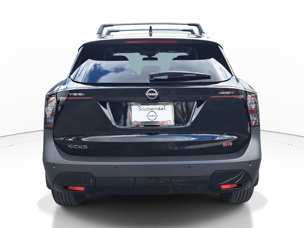 2026 Nissan Kicks SR photo 6