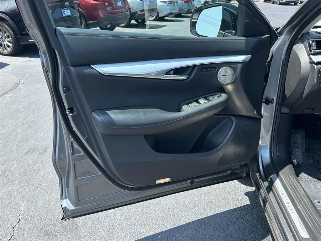2019 Infiniti QX50 Essential photo 5