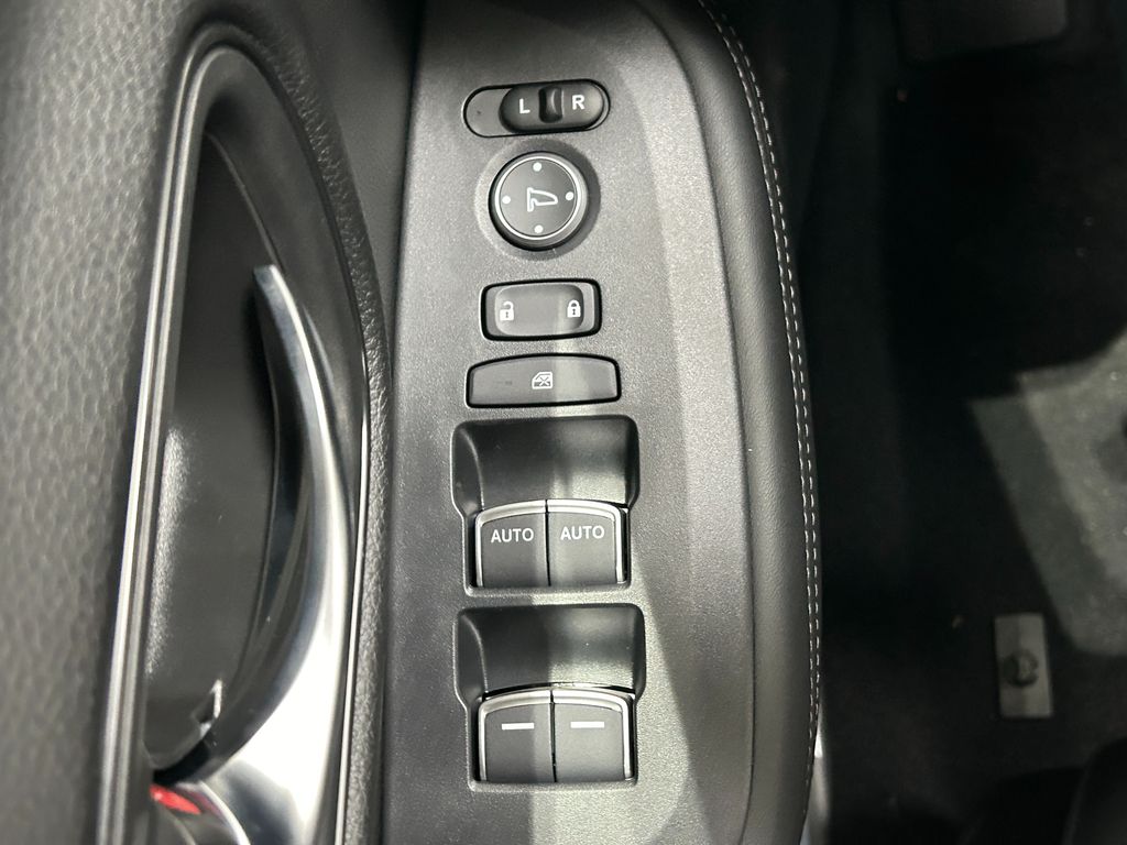 2025 Honda HR-V EX-L photo 14