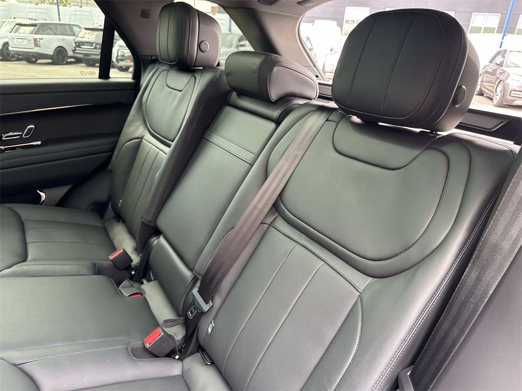 2025 Land Rover Range Rover Sport SE photo 11