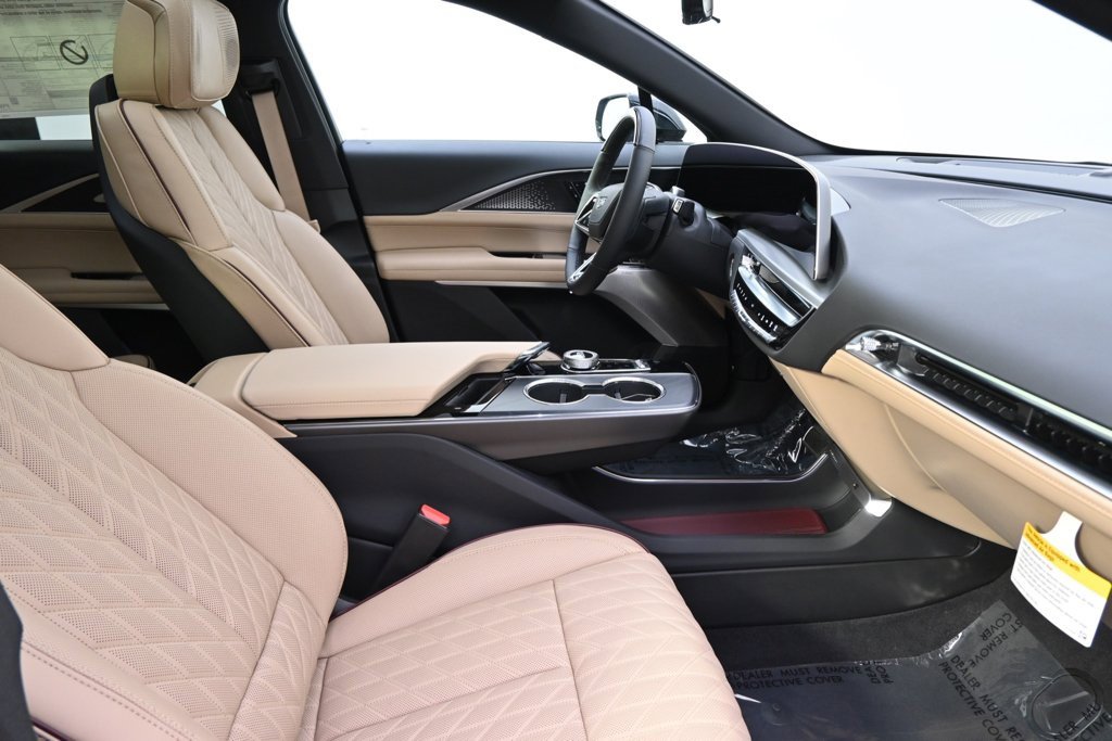 2025 Cadillac Lyriq Luxury photo 16