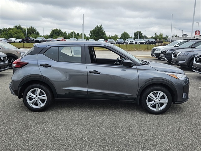 2025 Nissan Kicks Play S photo 12