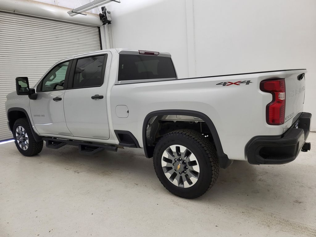 2022 Chevrolet Silverado 2500HD Custom photo 12