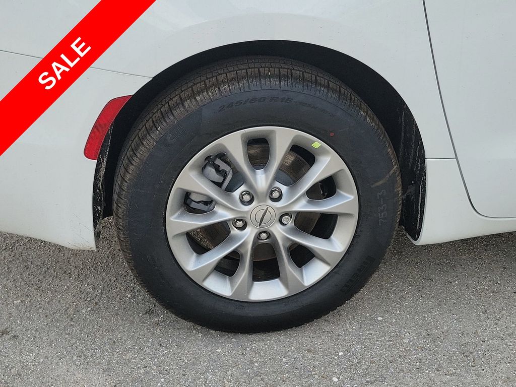 2025 Chrysler Pacifica photo 18