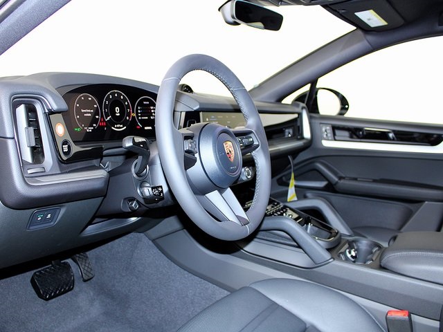 2026 Porsche Cayenne Coupe photo 4