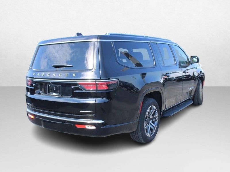 2023 Jeep Wagoneer L Series II photo 2