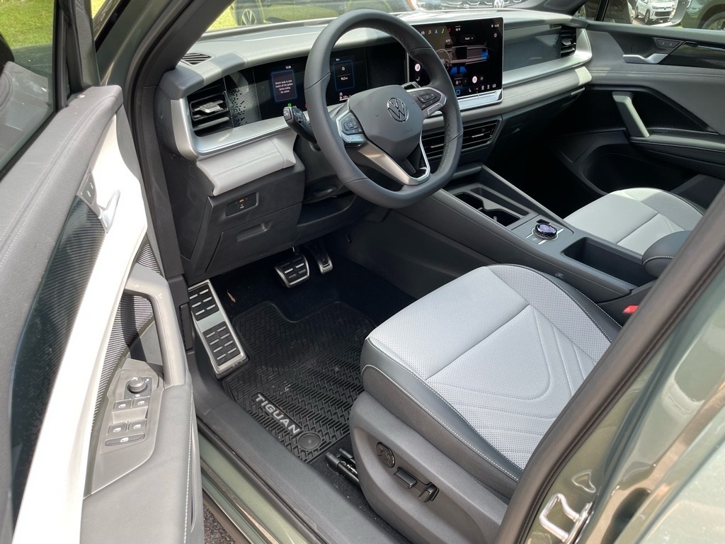 2025 Volkswagen Tiguan SE R-Line Black photo 3
