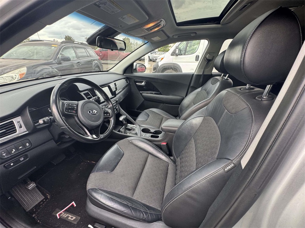 2017 Kia Niro EX photo 5