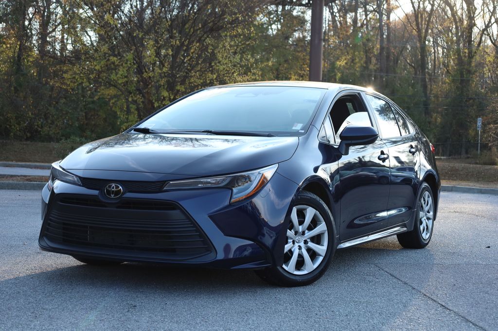 2024 Toyota Corolla LE's photo