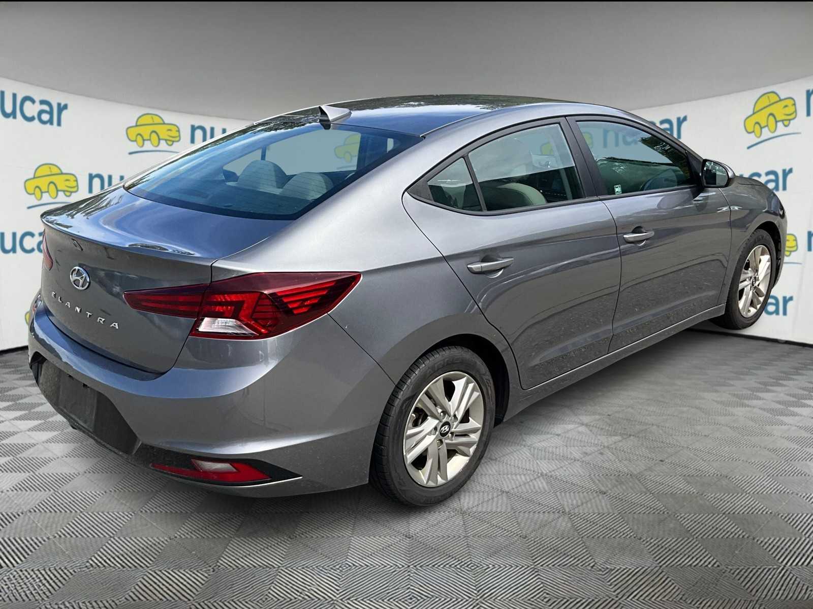 2020 Hyundai Elantra SEL photo 3