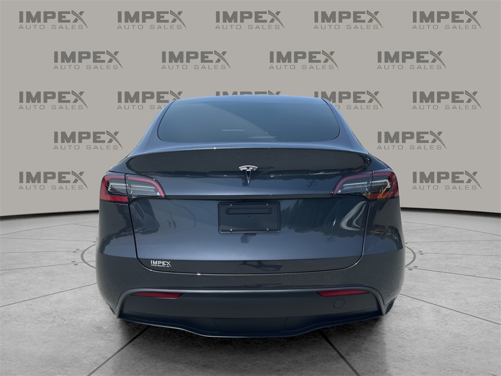2024 Tesla Model Y Standard Range photo 4