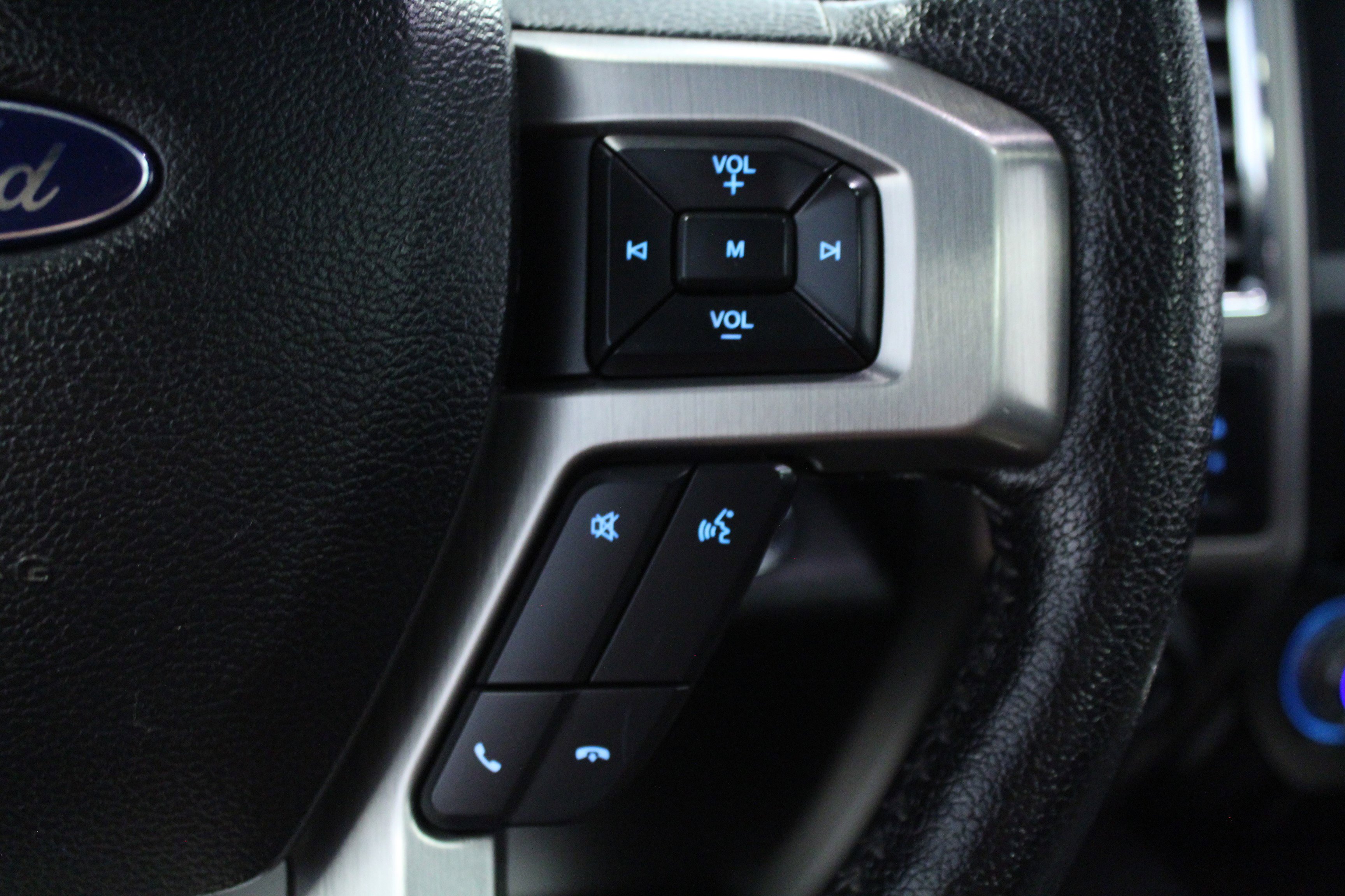 2016 Ford F-150 Platinum photo 20