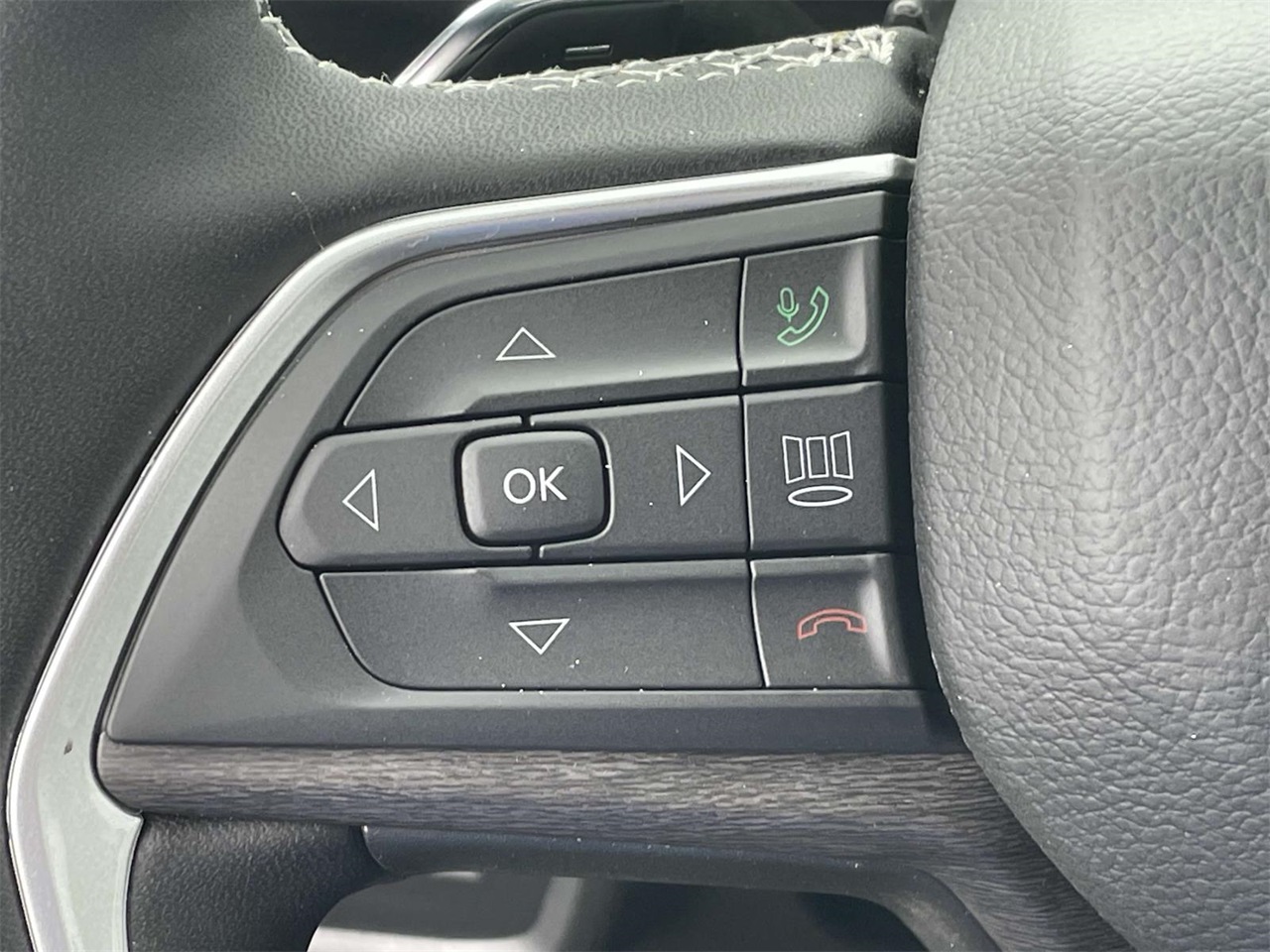 2025 Jeep Grand Cherokee Limited photo 4