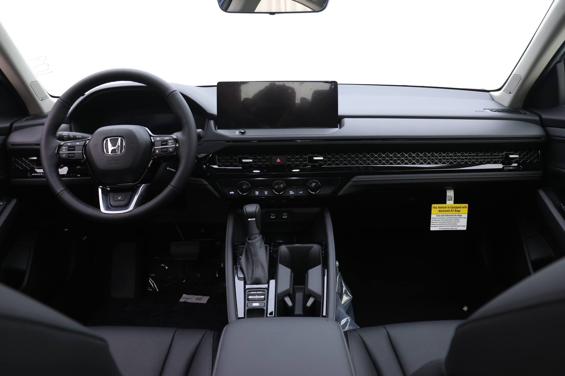 2025 Honda Accord Hybrid Touring photo 4