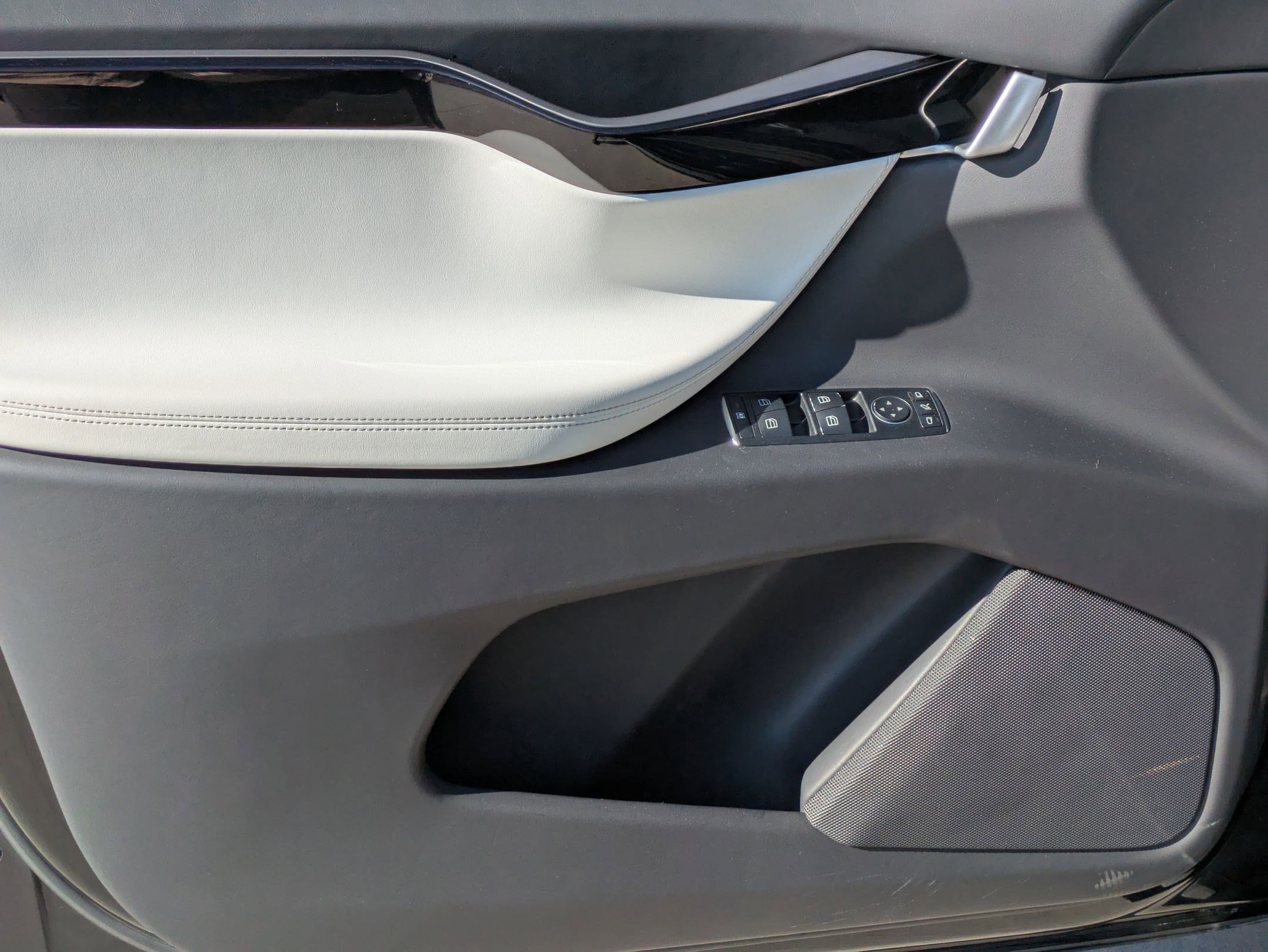 2018 Tesla Model X 100D photo 10
