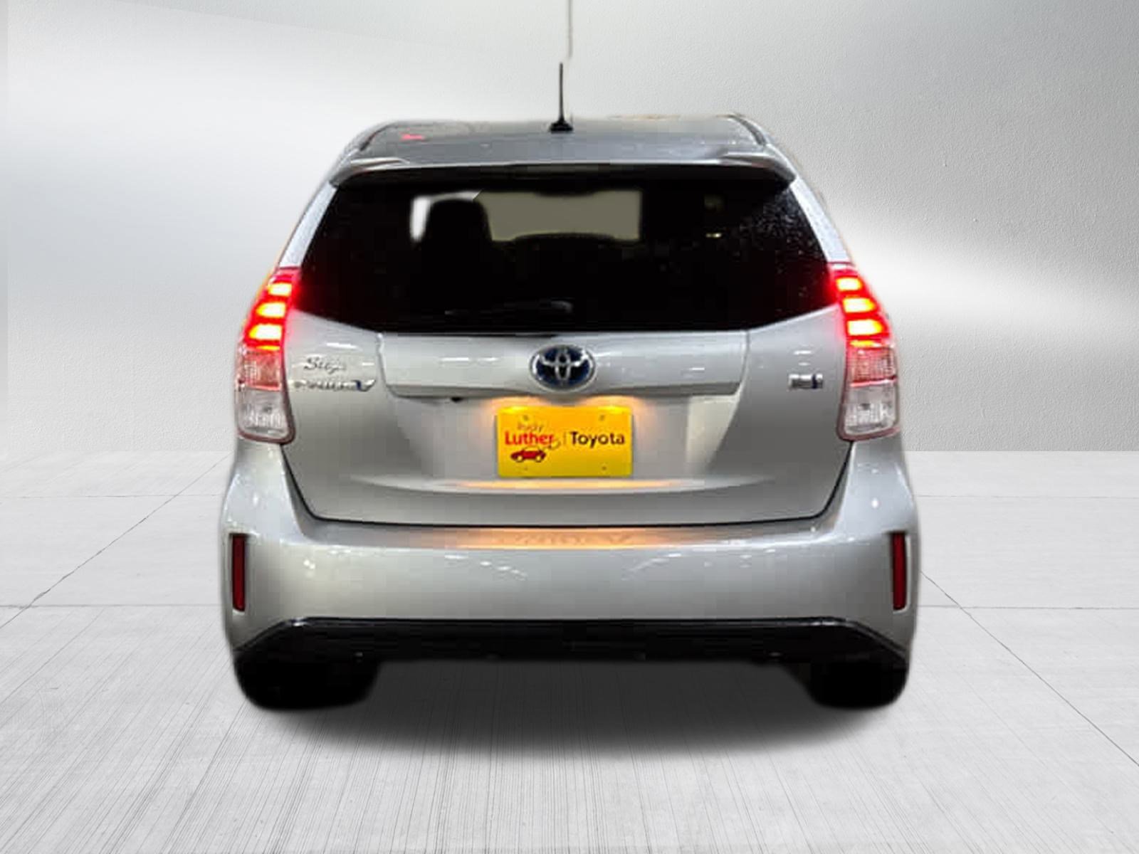 2017 Toyota Prius V Three photo 4