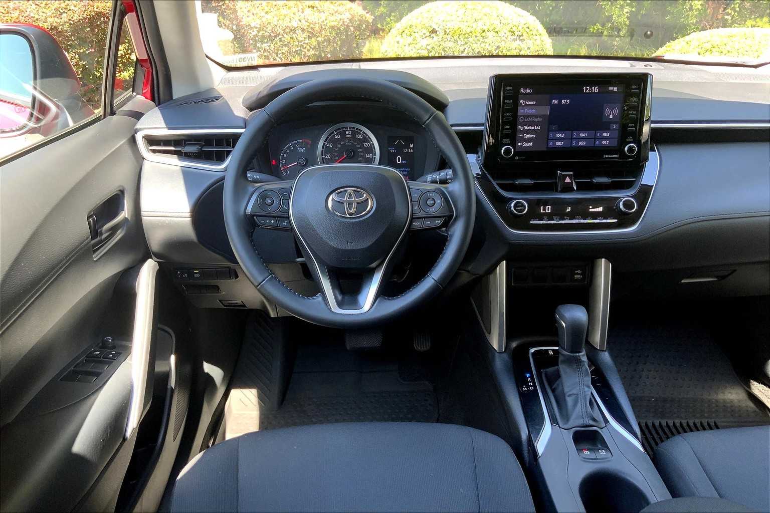 2022 Toyota Corolla Cross LE photo 5